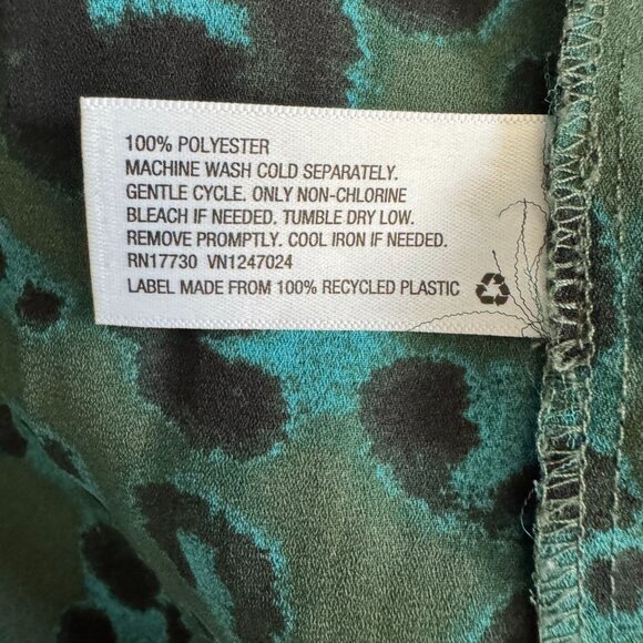 Ava Viv Animal Print Blouse Womens Size 2X Green Bright‎ Oversized Flowy Button - Picture 5 of 7
